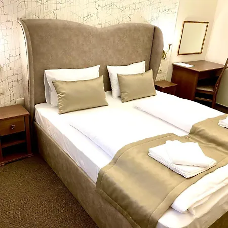 Borostyan Panzio Gasthof 4*